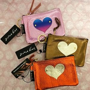 100% handmade leather wallet with brass zipper. Color: orange